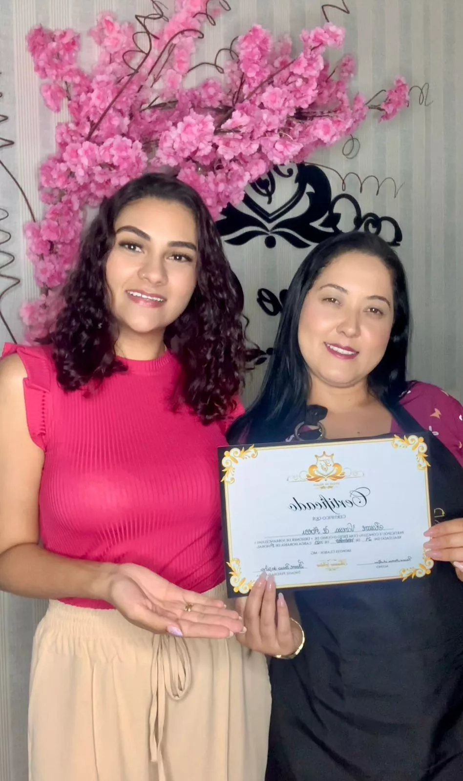 Aluna certificada no curso de design de sobrancelhas da Thuane Silva, foto 6